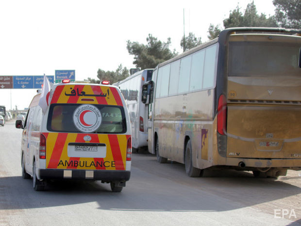 ﻿У Сирії внаслідок вибуху бомби в автобусі загинуло три людини, приблизно 20 поранено