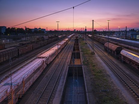 ﻿У Рівненській області вантажний потяг на смерть збив чоловіка