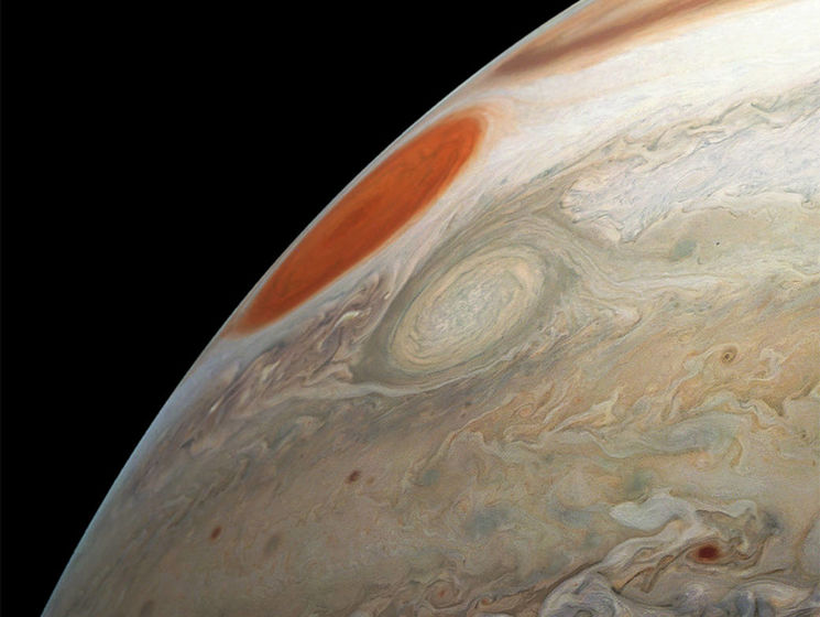 NASA опубликовало новые снимки штормов на Юпитере