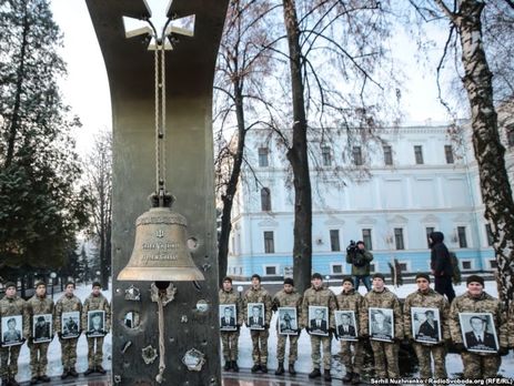 ﻿В Україні вшанували пам'ять захисників донецького аеропорту. Фоторепортаж