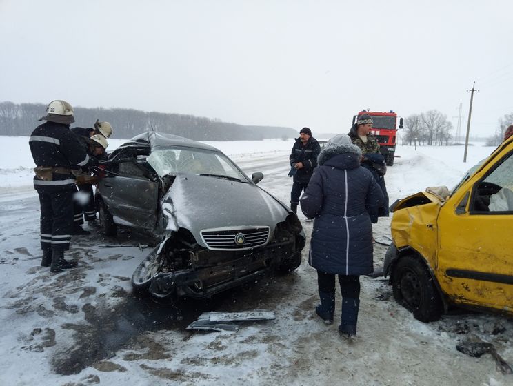 В Кировоградской области в результате ДТП погибло два человека, еще трое пострадали