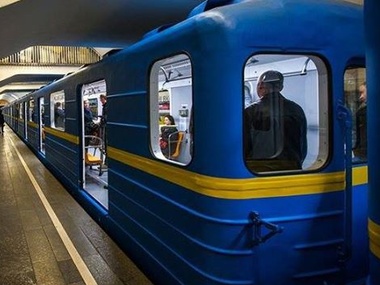 На станции киевского метро "Почтовая площадь" пассажир пытался покончить с собой