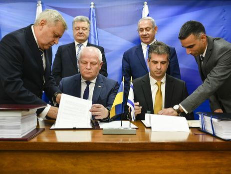 З української сторони угоду підписав віце-прем'єр Степан Кубів, з ізраїльської в.о. міністра економіки Елі Коен