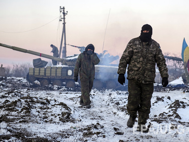 Пресс-центр АТО: Боевики за ночь 12 раз обстреляли позиции украинских военных