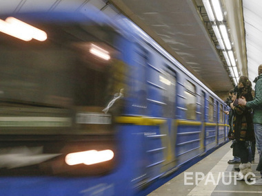 В Киеве бесконтактные карточки для проезда в метро временно будут продаваться на девяти станциях