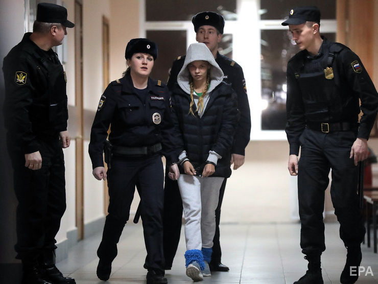 Настю Рыбку и Алекса Лесли отпустили без предъявления обвинения &ndash; правозащитник