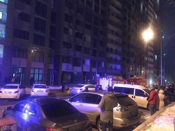 ﻿У центрі Києва гасили пожежу в житловому будинку, евакуювали 43 людей