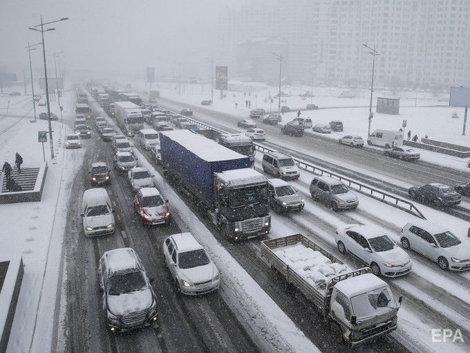 Из-за снегопадов закрыт проезд для фур в ряде регионов Украины – ГСЧС