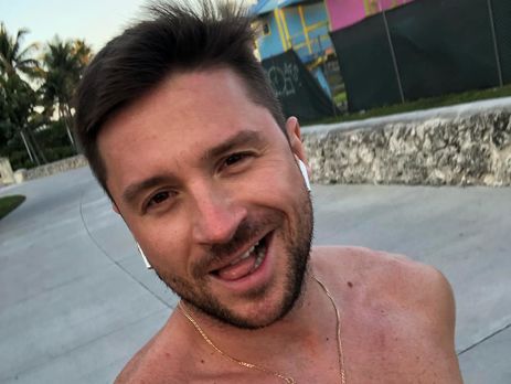 Лазарев отдохнул с сыном на пляже