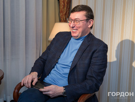 Луценко: Захожу в кабинет Ющенко. "Вот, блин! – говорю. – Теперь понимаю, почему Тимошенко все время хотела захватить АП. Вон тут золотишка-то сколько"