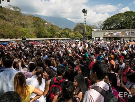 У Каракасі на вулиці вийшли тисячі протестувальників