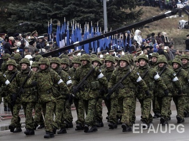 The Telegraph: В 300 м от границы РФ военные США и Великобритании присоединились к параду эстонцев