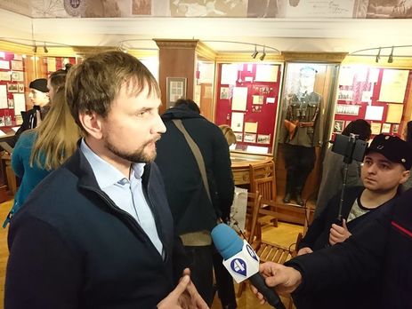 В Киеве демонтировали памятник Суворову 