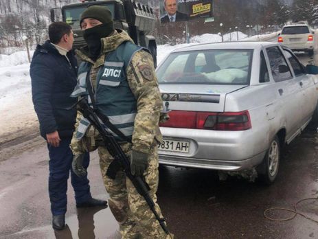 Спецоперация в Закарпатской области: перекрыты дороги, идут обыски