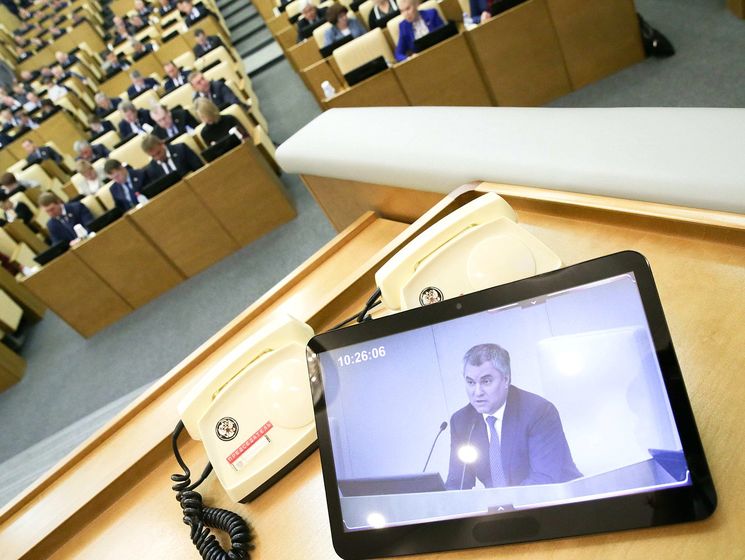 Госдума РФ в первом чтении приняла законопроекты об ответственности за фейковые новости и оскорбление власти
