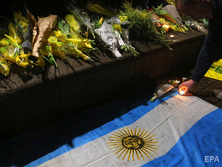 Пошуки зниклого літака з аргентинським футболістом припинили