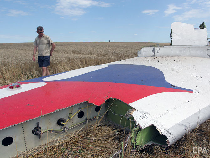 Экс-заложник "ДНР" Политова о катастрофе MH17: На поле упал бар. Большинство бутылок не разбилось. Алкоголики ходили туда пить виски, ром