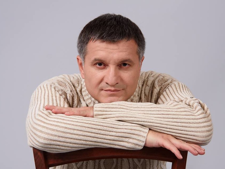 Аваков извинился за поведение правоохранителей под НБУ и уволил руководителя Печерского райотдела милиции Киева