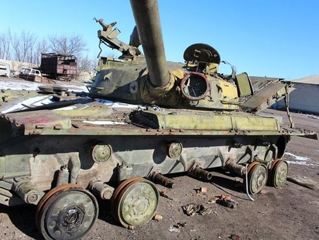 Украинские военные разобрали захваченный российский танк на запчасти. Видео / ГОРДОН