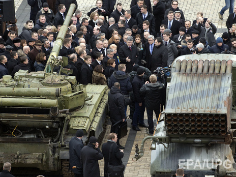 Порошенко: Даже при самом оптимистичном сценарии на Донбассе военная угроза с востока останется актуальной