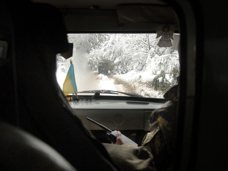 В Луганской области при обстреле автомобиля погиб украинский военный, еще четверо ранены &ndash; Минобороны