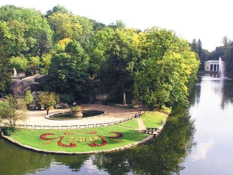 Национальный дендрологический парк "Софиевка" является памятником ландшафтного типа мирового садово-паркового искусства, он основан в 1796 году