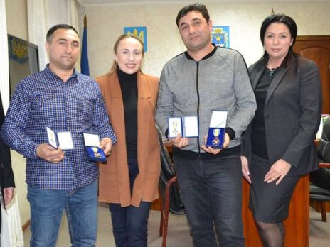 У Миколаєві двоє братів витягли сім'ю з охопленого вогнем автомобіля