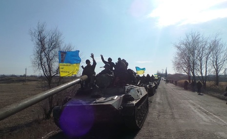 В зоне АТО продолжается отвод тяжелой техники ВСУ