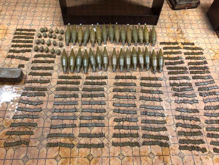 На чердаке дома в Торецке полиция обнаружила арсенал боеприпасов
