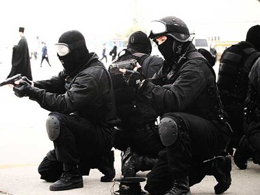 Во Львове активисты заблокировали базу "Грифона"
