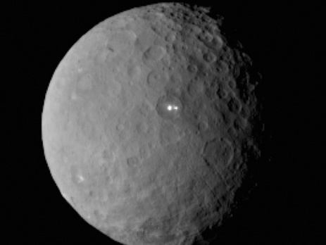 Зонд Dawn сделал новые снимки Цереры