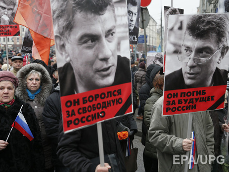 В Москве на траурной акции памяти Немцова задержаны 15 человек