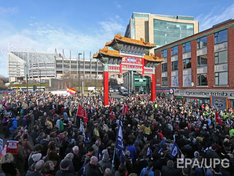 В первой акции антиисламского движения PEGIDA в Великобритании приняли участие около 400 человек