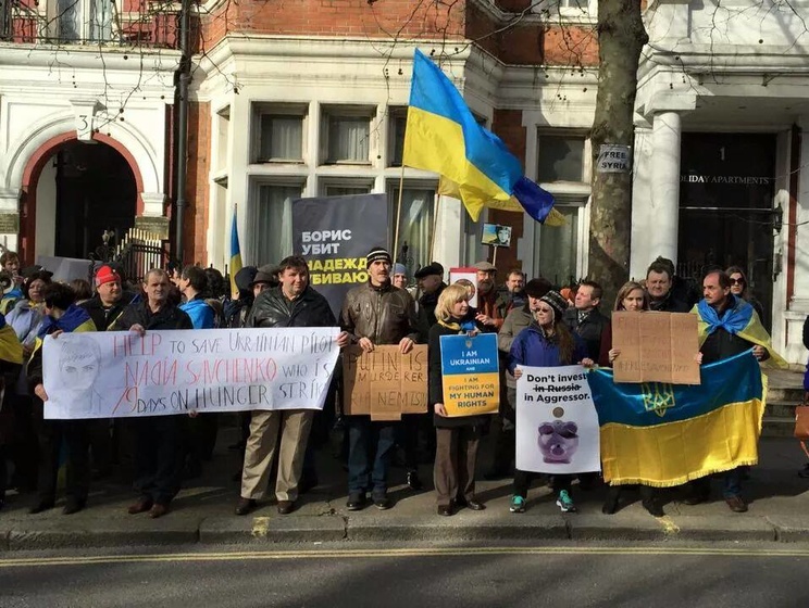 В Лондоне прошла акция в поддержку Савченко и памяти Немцова