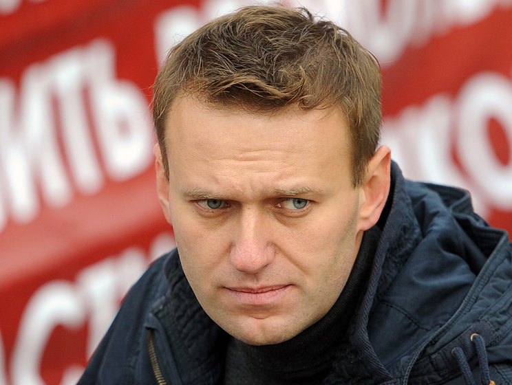 Навальный подал в суд заявление с просьбой отпустить его на похороны Немцова