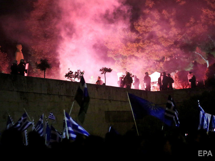 В греческих Салониках прошел митинг против соглашения с Македонией, полиция применила слезоточивый газ