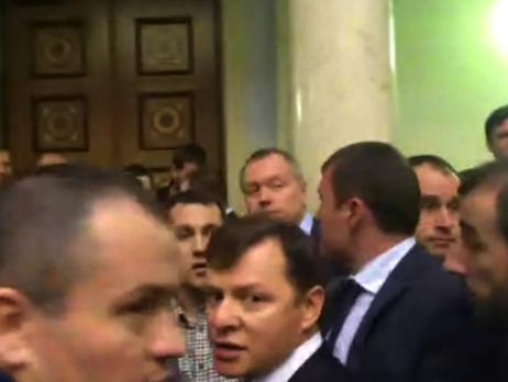 Рада ушла на перерыв после потасовки Ляшко и комбата Мельничука