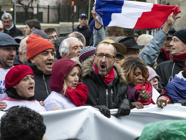 У Парижі на марш проти "жовтих жилетів" вийшло понад 10 тис. учасників руху "Червоні хустки"