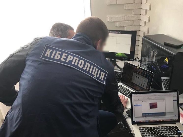 Кіберполіція України заявила про викриття групи, яка керувала найбільшим у світі ресурсом із торгівлі доступом до зламаних серверів