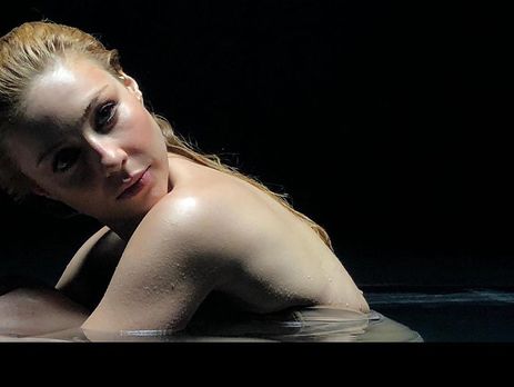 Тіна Кароль поділилася портретним знімком