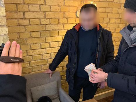 У Києві за вимагання хабара в розмірі 250 тис. грн затримали чиновника 