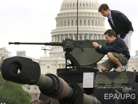 Парубий: США согласились поставить в Украину нелетальное вооружение