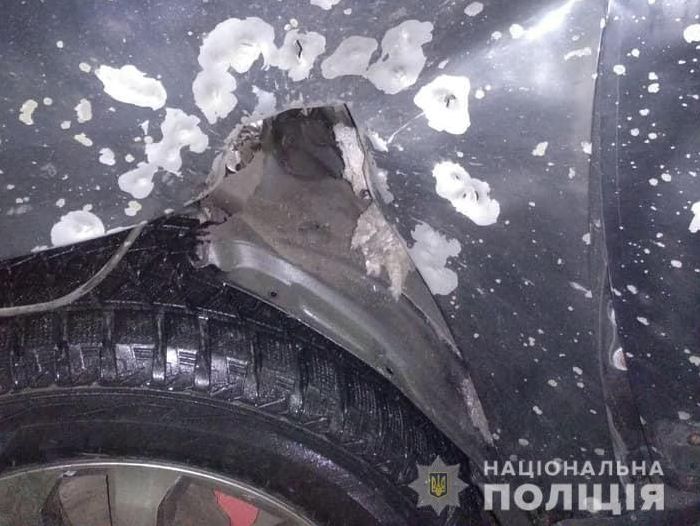 В автомобілі, по якому в Дніпрі вистрілили з гранатомета, перебував кримінальний авторитет – ЗМІ