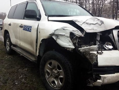 В районе Песок произошло ДТП с участием автомобилей ОБСЕ и добровольческого батальона