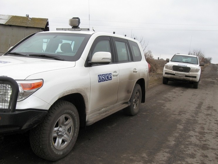 ОБСЕ: Боевики удерживают в донецком аэропорту 100 украинских военных