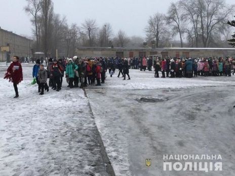 Неизвестный сообщил о минировании шести школ в Кривом Роге, детей и сотрудников эвакуировали – полиция