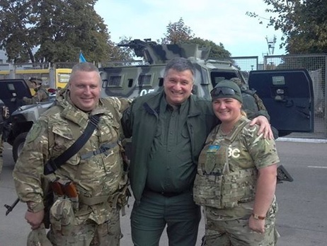 Рядом со взорванной в Харькове машиной командира батальона 