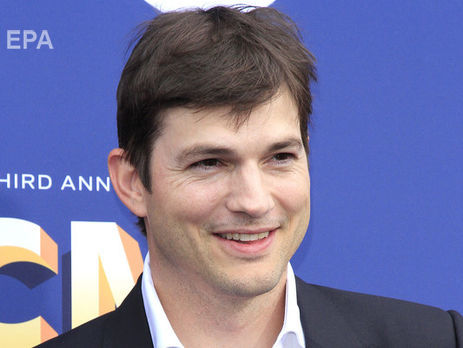 Кутчер опублікував у Twitter номер свого мобільного 