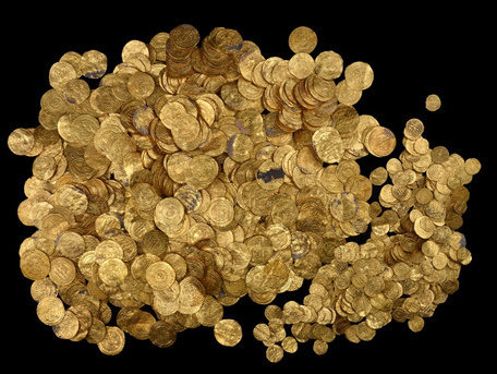 В Израиле нашли клад с золотыми монетами времен средневековья