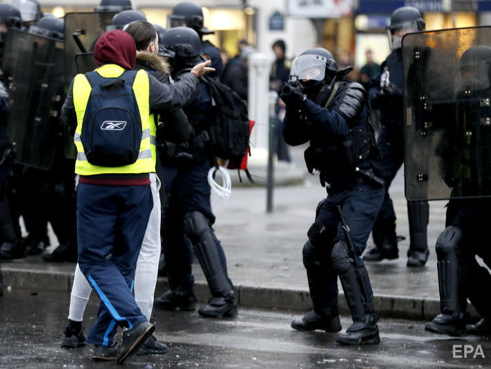 Влада Франції підтвердила правомірність використання гумових куль проти "жовтих жилетів" – ЗМІ